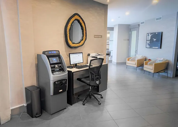 Sandman Signature Toronto AirportAirport Hotel